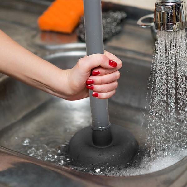 Here's How to Correctly Use a Toilet Plunger